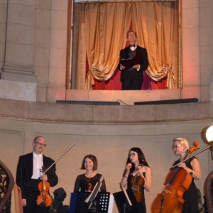 Zdjęcie przedstawia artystów występujących podczas koncertu pt. Antonio Vivaldi - Cztery Pory Roku w Pałacu Kawalera w Świerklańcu